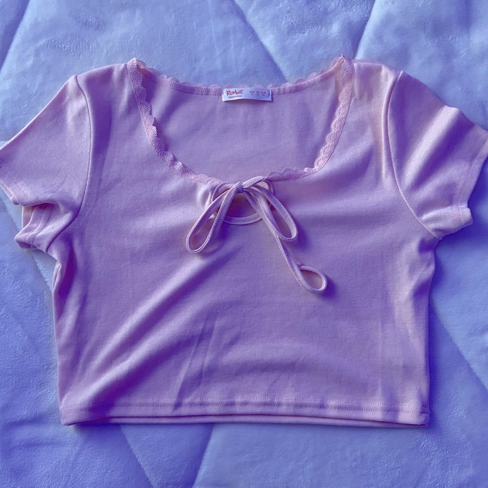 BABY PINK LACE TIE CROPPED T